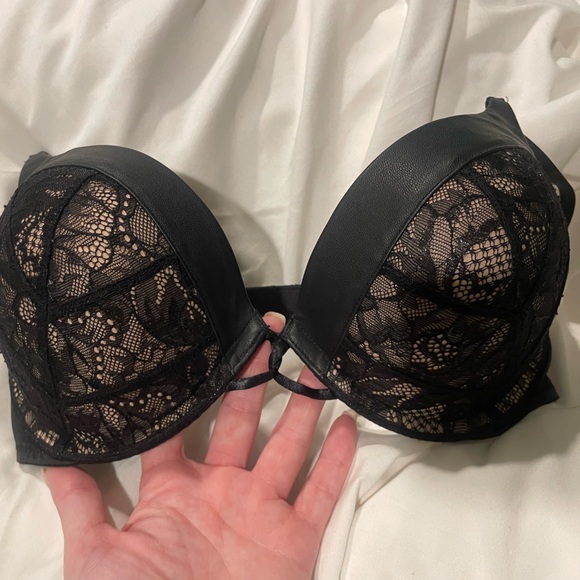 Victoria's Secret Black Lace Bra - Picture 1 of 4